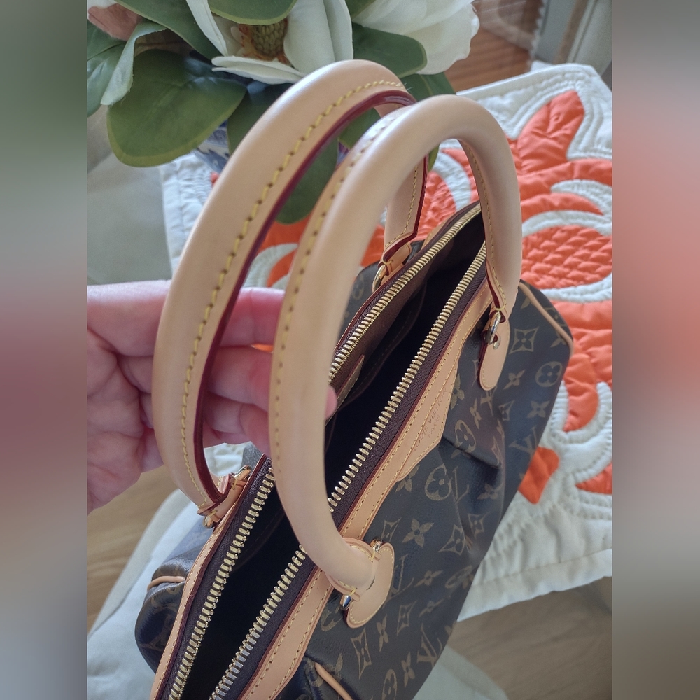 Louis Vuitton Monogram Tivoli PM Handbag - Picture 9 of 11